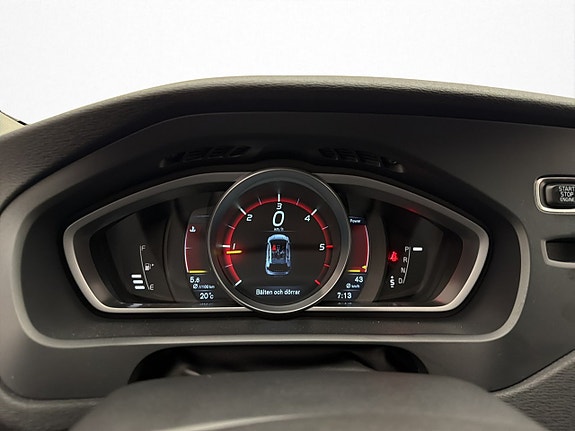 Volvo V40 Cross Country 17 of 30