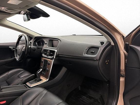 Volvo V40 Cross Country 28 of 30