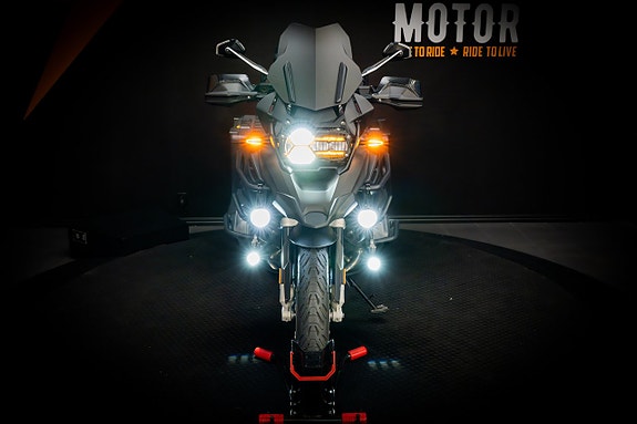 BMW R 1250 GS Triple Black "Akrapovic" 8 of 24
