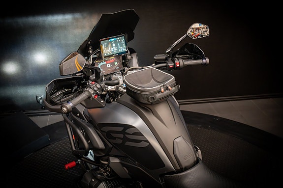 BMW R 1250 GS Triple Black "Akrapovic" 11 of 24
