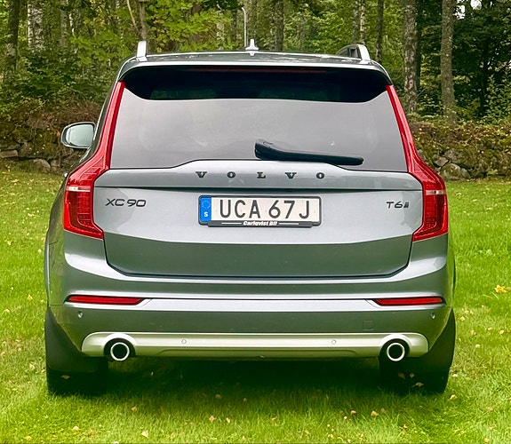 Volvo XC90 3 of 17
