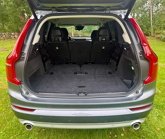 Volvo XC90 7 of 17