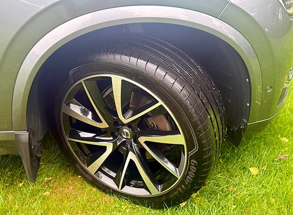 Volvo XC90 6 of 17