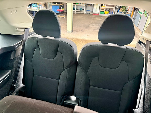Volvo XC90 10 of 17