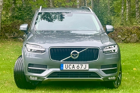Volvo XC90 2 of 17