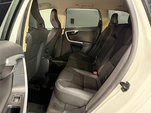 Volvo XC60 12 of 23