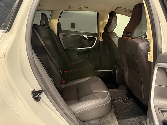 Volvo XC60 13 of 23