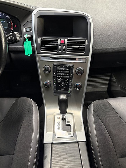 Volvo XC60 16 of 23