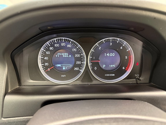 Volvo XC60 17 of 23
