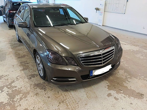 Mercedes-Benz E220 4 of 11