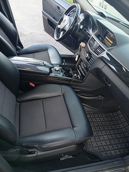 Mercedes-Benz E220 9 of 11