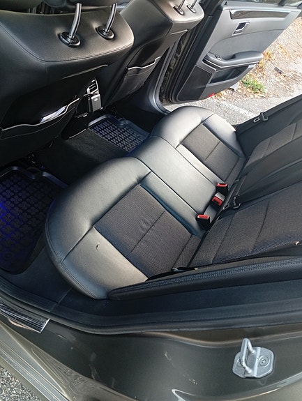 Mercedes-Benz E220 11 of 11