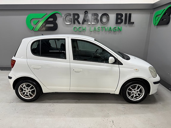 Toyota Yaris 6 of 18