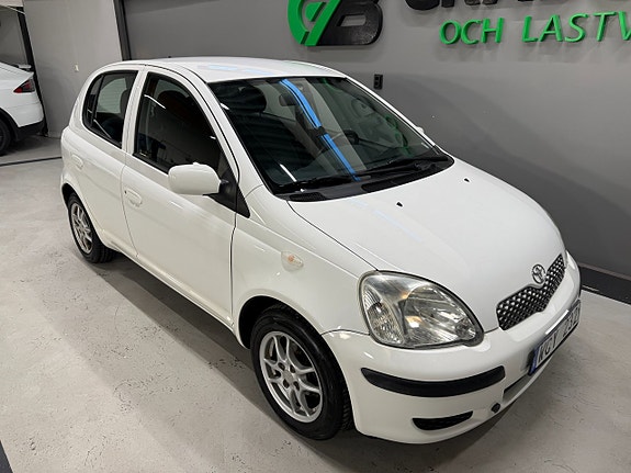 Toyota Yaris 7 of 18