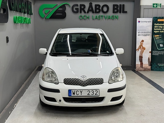 Toyota Yaris 4 of 18