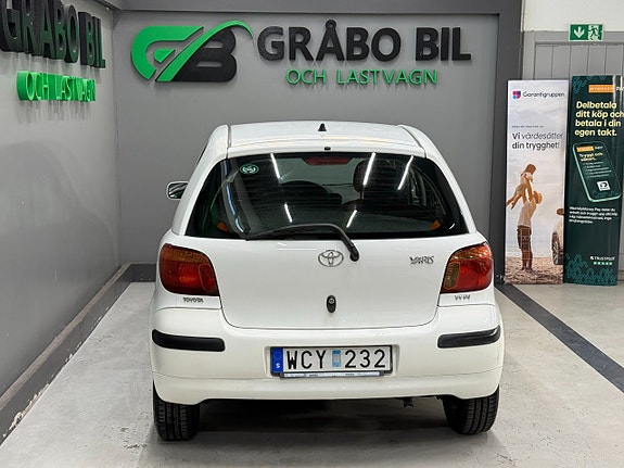 Toyota Yaris 8 of 18