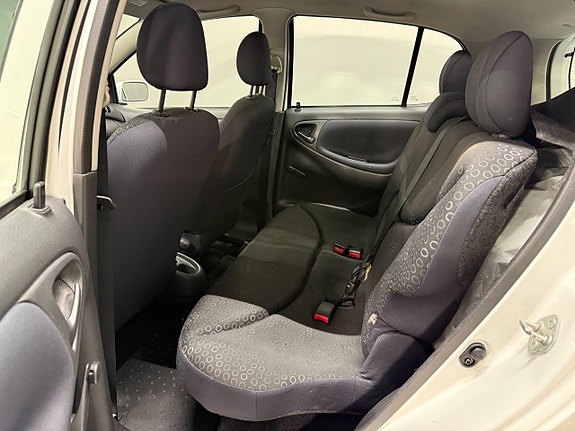 Toyota Yaris 11 of 18