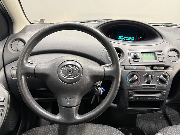 Toyota Yaris 14 of 18