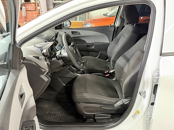 Chevrolet Aveo 9 of 17