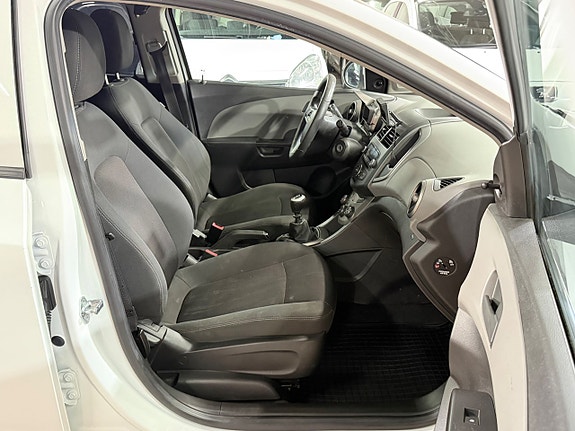 Chevrolet Aveo 8 of 17