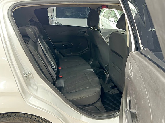 Chevrolet Aveo 10 of 17