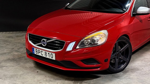 Volvo V60 2 of 29