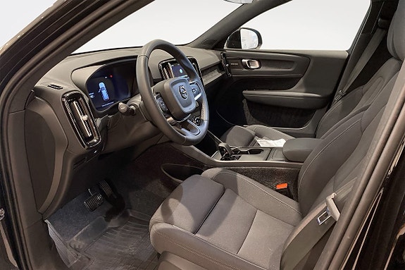 Volvo EX40 6 of 13