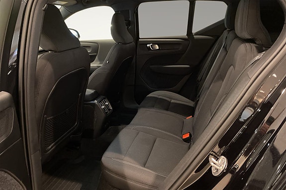 Volvo EX40 7 of 13