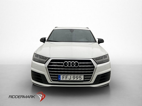 Audi Q7 2 of 30