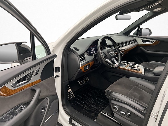 Audi Q7 12 of 30