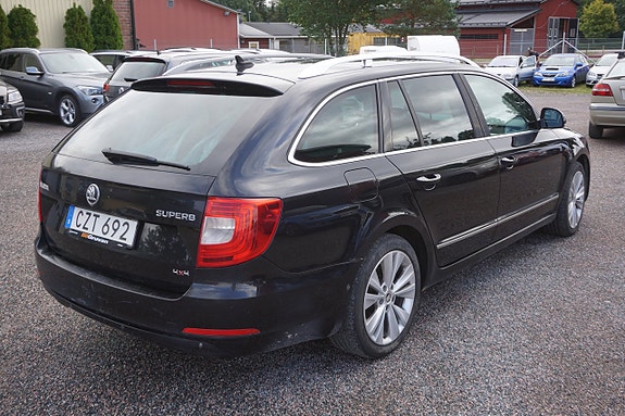 Skoda Superb 2 of 7