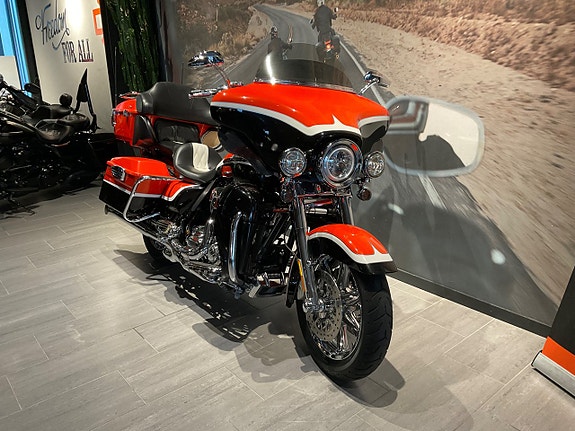Harley-Davidson Electra Glide Ultra 2 of 8