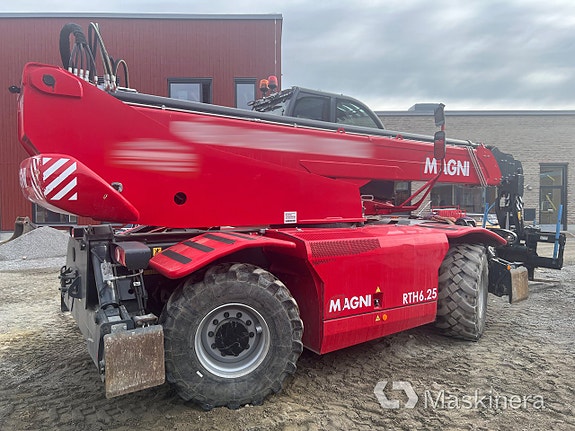 Teleskoplastare Magni RTH6.25 med redskap 7 of 27
