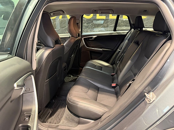 Volvo V60 Cross Country 18 of 27