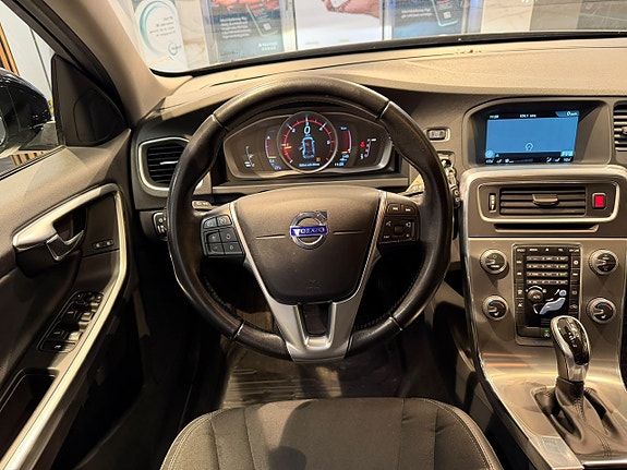 Volvo V60 Cross Country 10 of 27