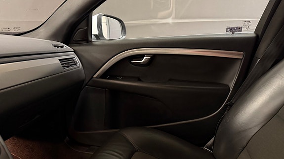 Volvo V70 20 of 28