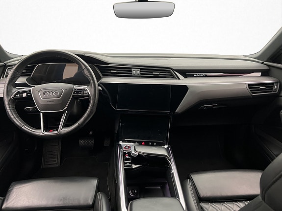 Audi e-tron S 14 of 30