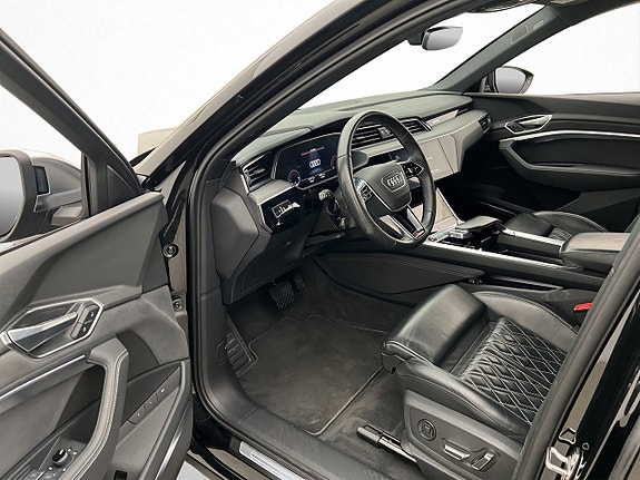 Audi e-tron S 12 of 30