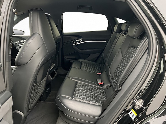 Audi e-tron S 18 of 30