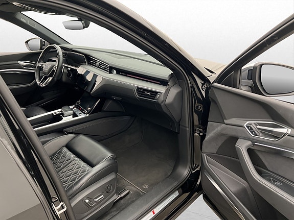 Audi e-tron S 17 of 30