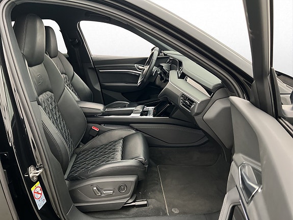 Audi e-tron S 16 of 30