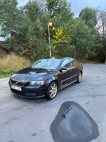 Volvo S40 2 of 19
