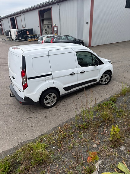 Ford Transit Connect 3 of 6