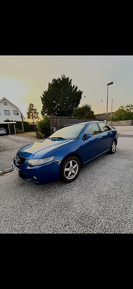 Honda Accord 3 of 9