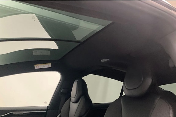 Tesla Model X 9 of 11