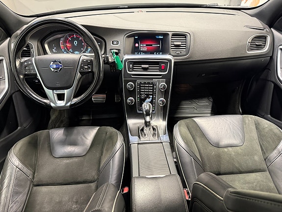 Volvo V60 13 of 23