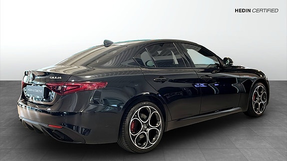 Alfa Romeo Giulia 2 of 8