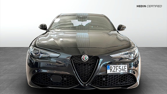 Alfa Romeo Giulia 8 of 8