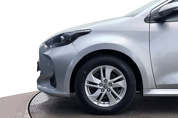Toyota Yaris 11 of 27