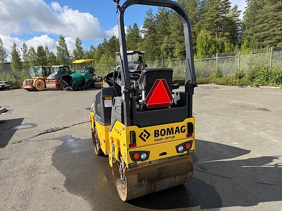 Vält Bomag BW 100 AD-5 4 of 5